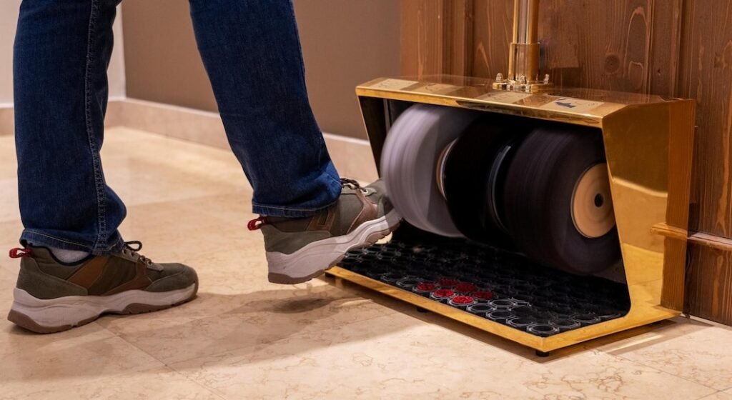 Shoeshine Machine